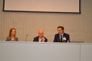 Jorge Edwards explica el proceso de creación de una novela durante la inauguración del Máster en Periodismo Cultural