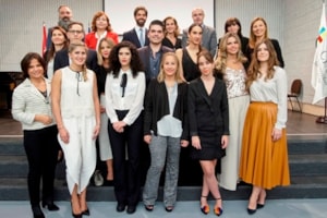 El presidente honorífico de ACOTEX aconseja a los graduados del Máster en Comunicación de Moda y Belleza que persigan sus sueños