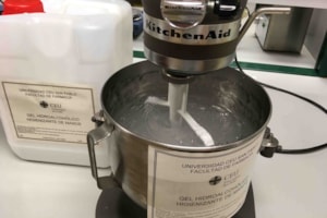 La Facultad de Farmacia elabora gel hidroalcohólico higienizante para hospitales