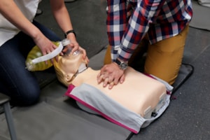 Mejorar la formación en asistencia crítica gracias a un simulador pediátrico