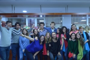 El Coro de la Universidad organiza un flashmob en la cafetería de la Facultad de Humanidades 